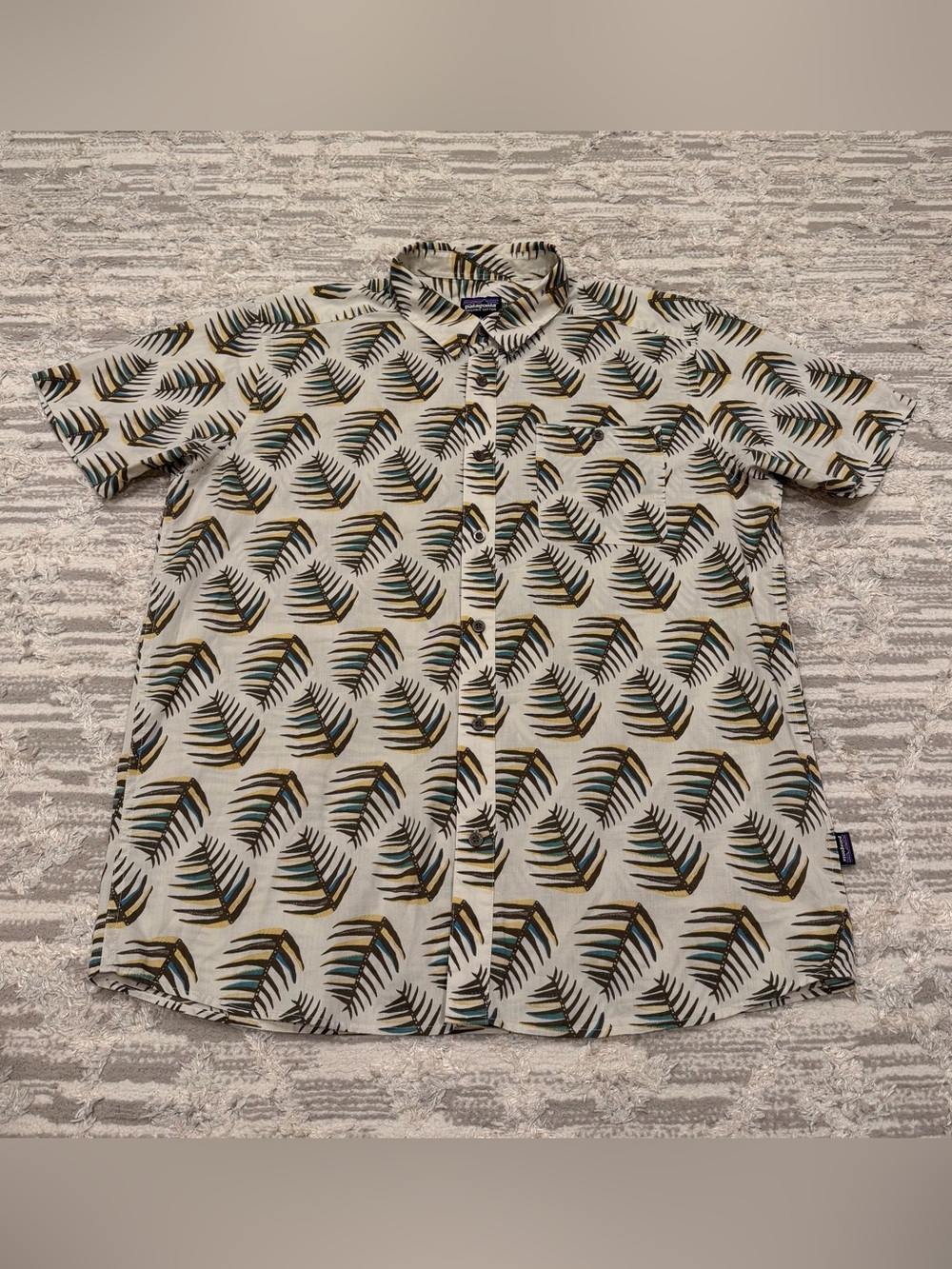 Patagonia Go To Shirt Men’s Large Button Up Short Sleeve Palms Breathable Hike